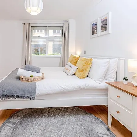 Luxury Modern 1 Bedroom In Centre *